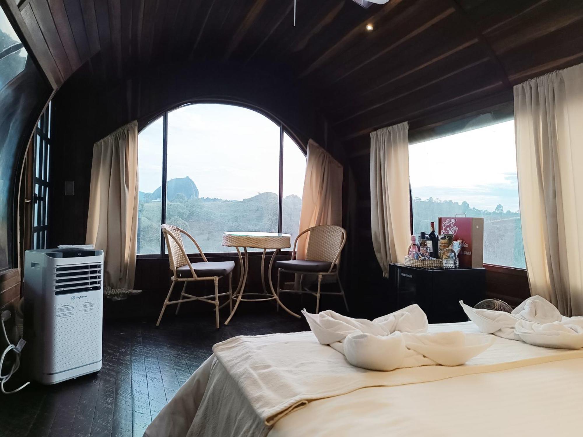 Hotel Glamping The Mountain à Guatapé Extérieur photo